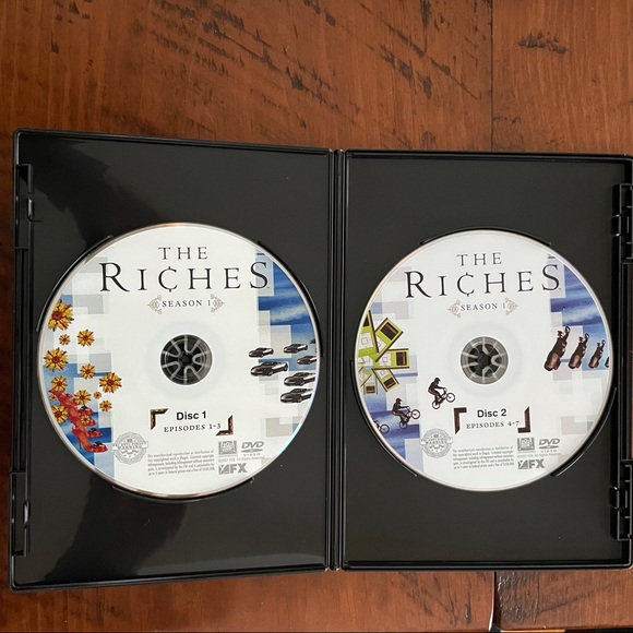 4/$12 The Riches Season 1 DVD - Picture 6 of 8